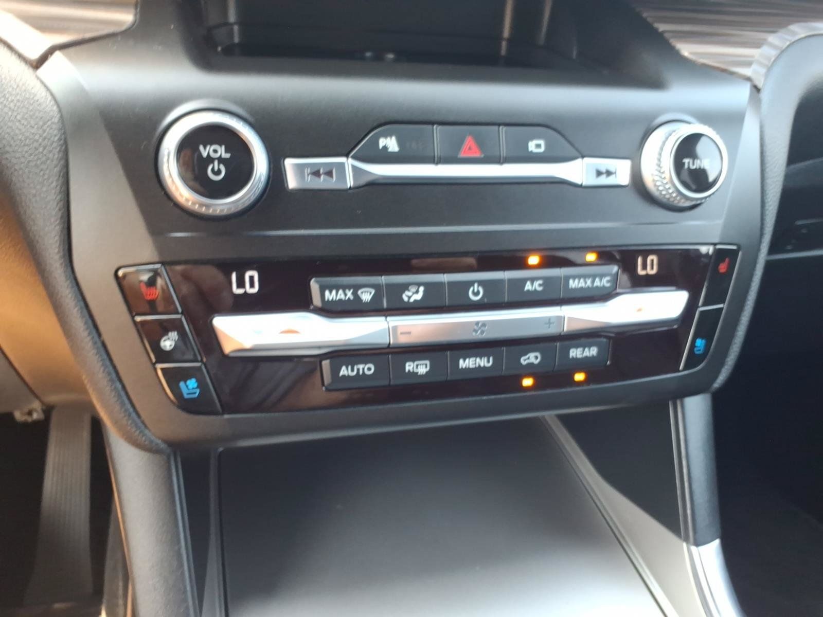 Used 2020 Ford Explorer Limited RWD image 19