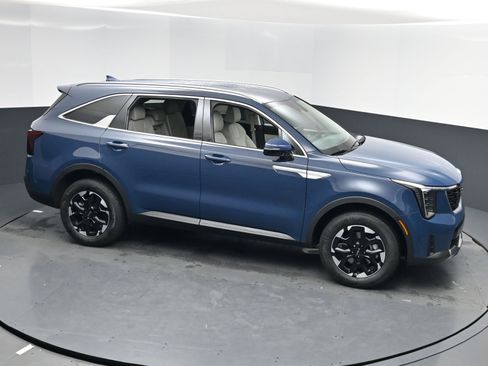 New 2026 Kia Sorento S image 7