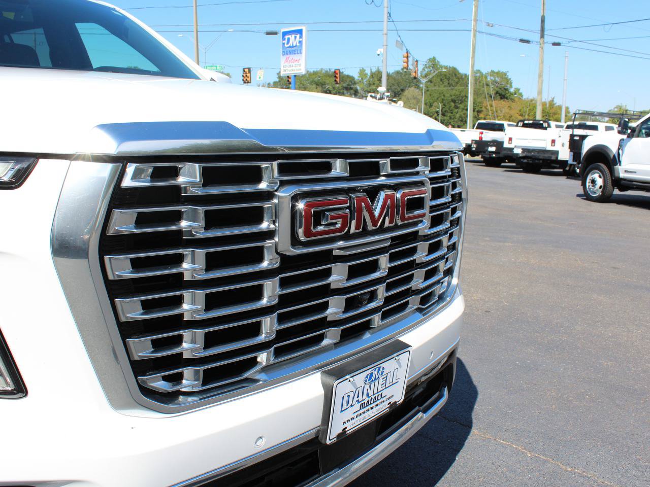 Used 2025 GMC Yukon Denali RWD image 40