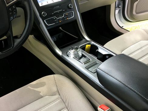 Used 2019 Ford Fusion SE image 20