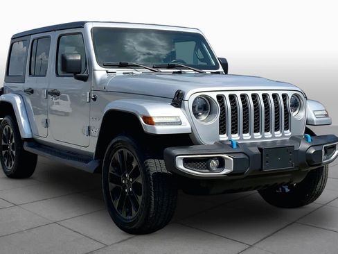 Used 2023 Jeep Wrangler Unlimited Sahara w/ Cold Weather Group AWD/4WD image 3
