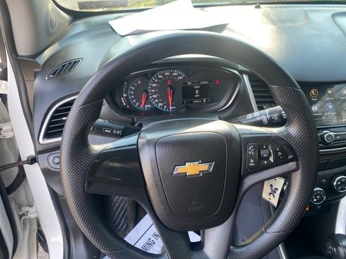Used 2018 Chevrolet Trax LS image 9
