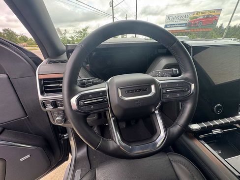 Used 2025 GMC Yukon Denali AWD/4WD image 15