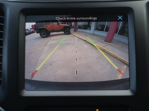 Used 2022 Jeep Cherokee Trailhawk w/ Technology Group B AWD/4WD image 13