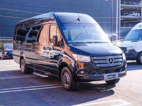 Used 2020 Mercedes-Benz Sprinter 3500 w/ Windows All Around Package image 5