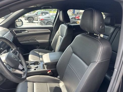 Used 2023 Volkswagen Atlas Cross Sport SE w/ Black Wheel Package AWD/4WD image 15