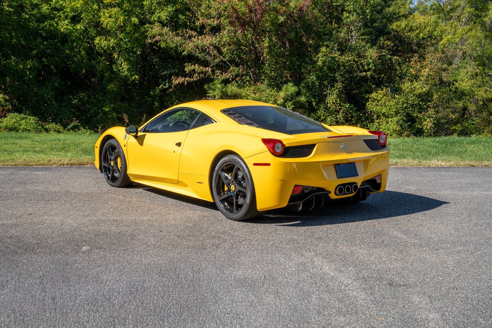 Used 2012 Ferrari 458 Italia Coupe RWD image 2
