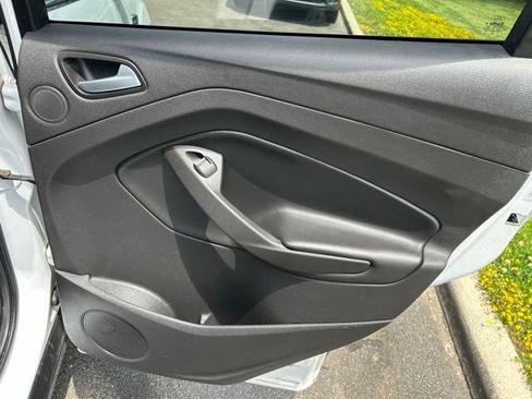 Used 2017 Ford Escape SE w/ Equipment Group 201A AWD/4WD image 42