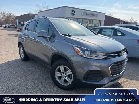 Used 2019 Chevrolet Trax LT w/ LT Convenience Package image 1