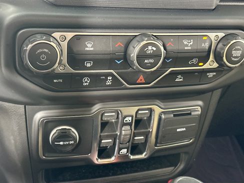 Used 2023 Jeep Wrangler Unlimited Sport AWD/4WD image 15