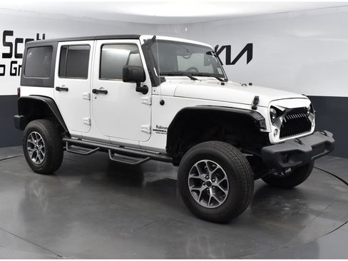 Used 2014 Jeep Wrangler Unlimited Rubicon w/ Connectivity Group AWD/4WD image 7