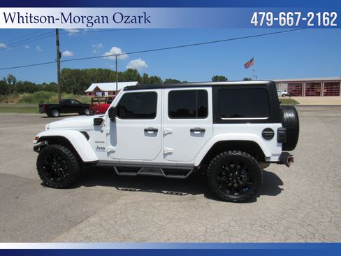 Used 2023 Jeep Wrangler Unlimited Sahara AWD/4WD image 9