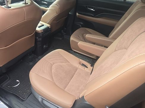Used 2025 Toyota Grand Highlander AWD Hybrid image 12