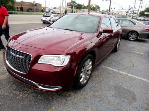 Used 2019 Chrysler 300 Touring L w/ Quick Order Package 22F image 1