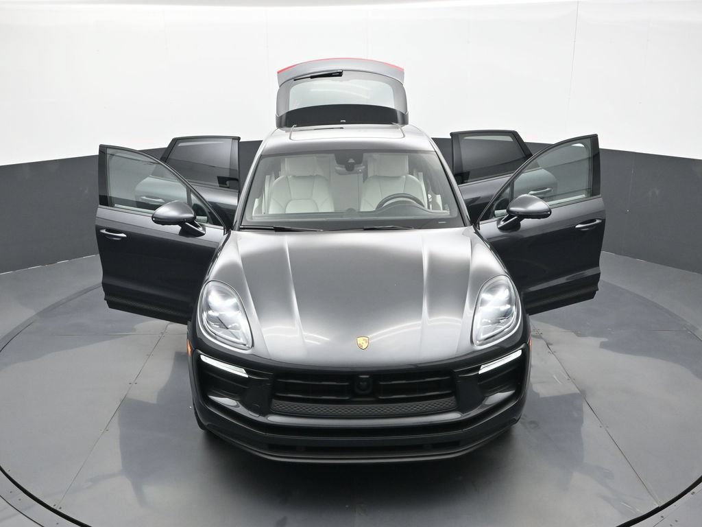 Certified 2023 Porsche Macan AWD/4WD image 31