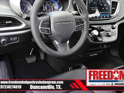 New 2027 Chrysler Pacifica Select FWD image 28