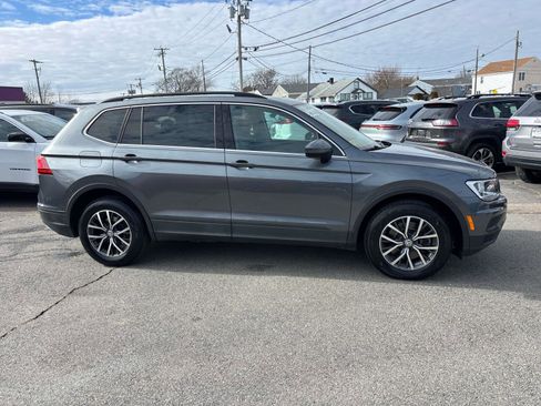 Used 2019 Volkswagen Tiguan SE w/ Panoramic Sunroof Package image 2