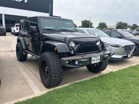 Used 2016 Jeep Wrangler Unlimited Sahara AWD/4WD image 9