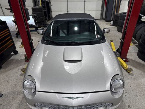 Used 2004 Ford Thunderbird image 21