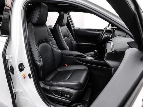 Used 2019 Lexus UX 200 w/ Premium Package FWD image 43