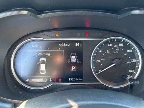 Used 2025 Nissan Versa SV FWD image 40