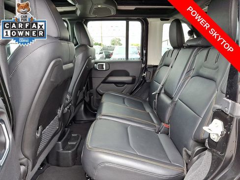 Used 2024 Jeep Wrangler Unlimited Sahara w/ Technology Group AWD/4WD image 10