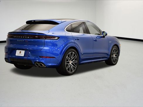 Used 2025 Porsche Cayenne S image 7