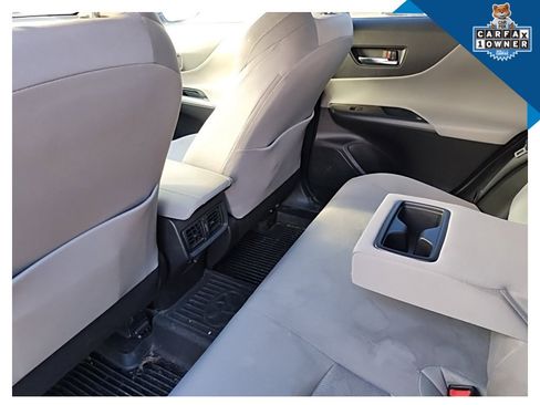 Used 2023 Toyota Venza LE image 27