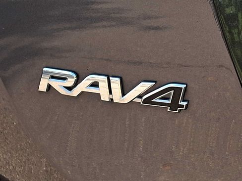 Used 2016 Toyota RAV4 LE AWD/4WD image 29