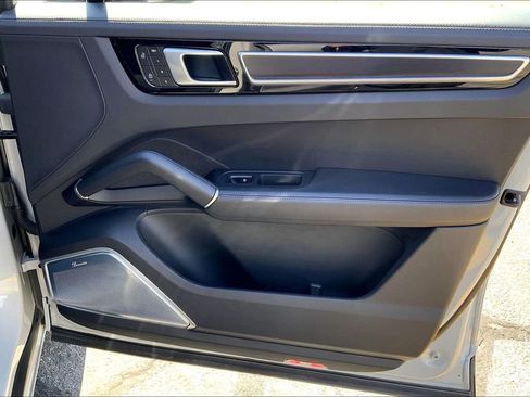 Used 2022 Porsche Cayenne GTS image 22