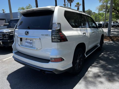 Used 2023 Lexus GX 460 Premium w/ Accessory Package image 9