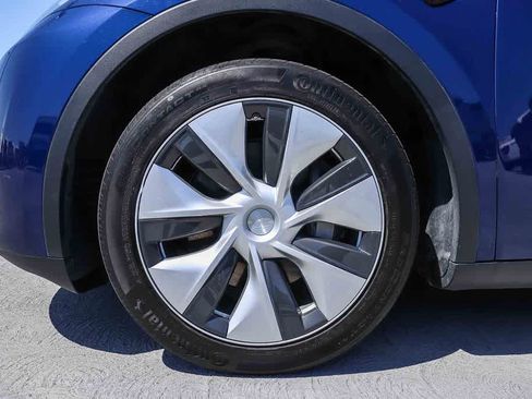 Used 2023 Tesla Model Y Long Range AWD/4WD image 11
