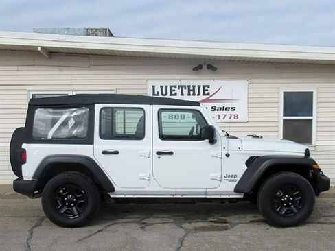 Used 2018 Jeep Wrangler Unlimited Sport image 3