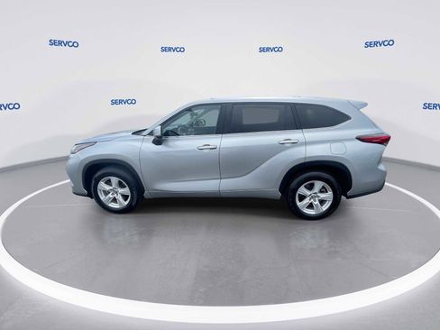 Used 2023 Toyota Highlander L FWD image 5