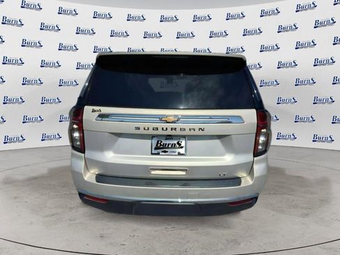 Used 2024 Chevrolet Suburban LT RWD image 6