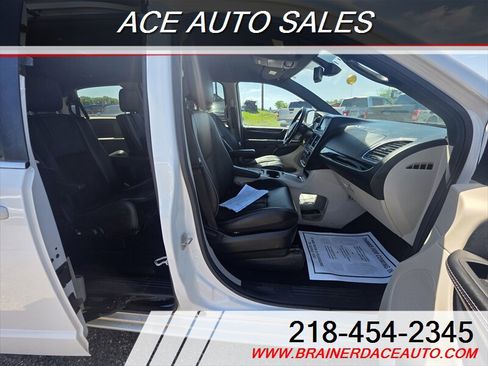Used 2019 Dodge Grand Caravan SXT FWD image 10