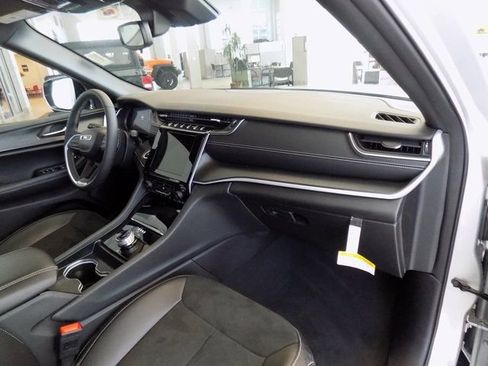 New 2024 Jeep Grand Cherokee L Altitude image 20