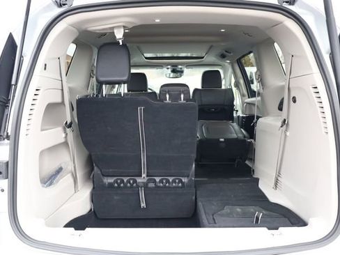 Used 2024 Chrysler Pacifica Limited image 28