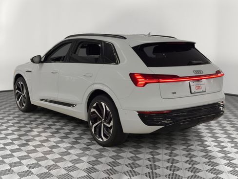 Used 2024 Audi Q8 e-tron Premium Plus image 3