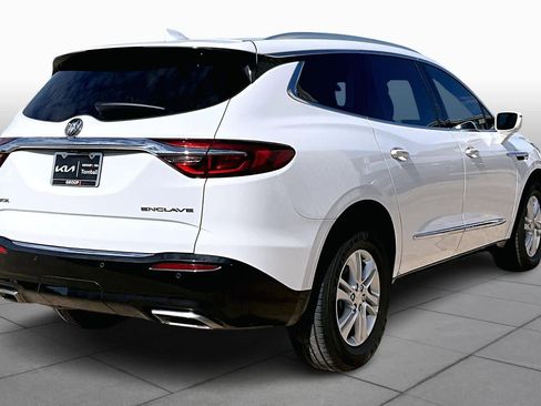 Used 2018 Buick Enclave Essence image 11