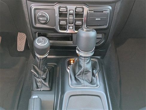 New 2025 Jeep Gladiator Sport image 18