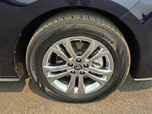 Used 2023 Toyota Sienna Platinum AWD/4WD image 11
