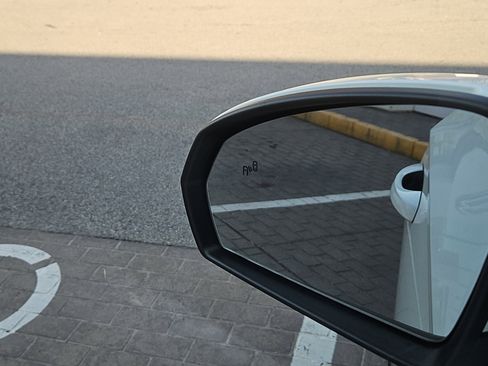 Certified 2022 Volkswagen Taos SE w/ Panoramic Sunroof Package image 16