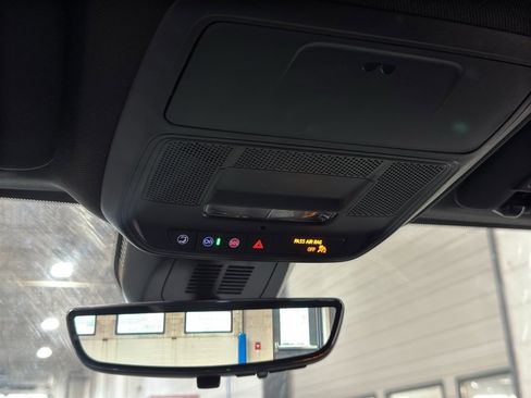 Used 2025 Chevrolet Equinox LT w/ Convenience Package II image 35