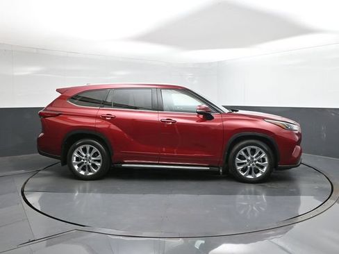 Used 2023 Toyota Highlander Limited FWD image 15