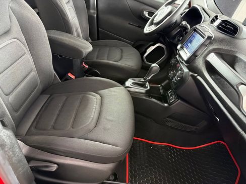 Used 2018 Jeep Renegade Latitude image 23