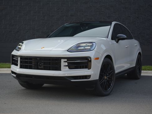 Used 2025 Porsche Cayenne Coupe AWD/4WD image 41