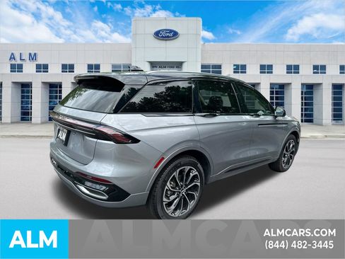 Used 2025 Lincoln Nautilus Reserve AWD/4WD image 5