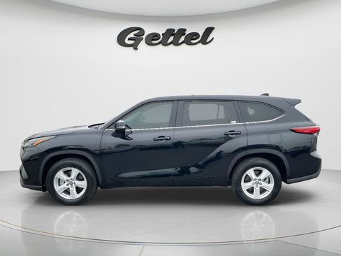 Used 2023 Toyota Highlander LE image 7
