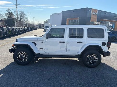 New 2026 Jeep Wrangler Unlimited Sahara AWD/4WD image 4